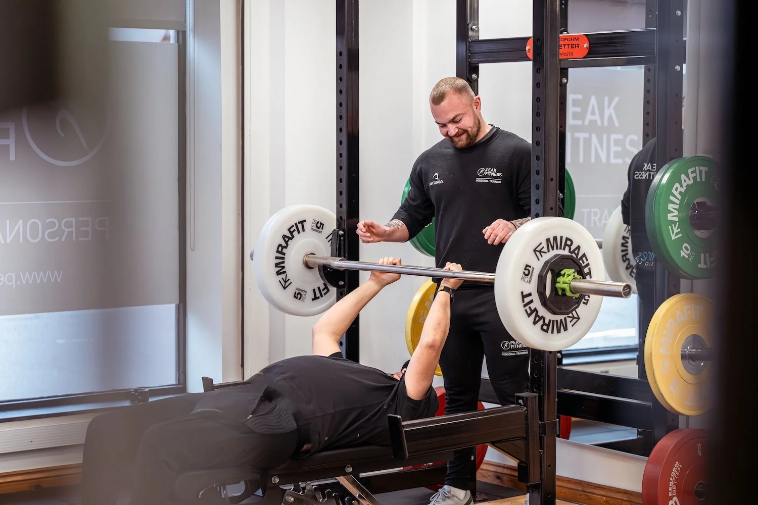 A Peak Fitness personal trainer guiding a 1-1 session in Warwick